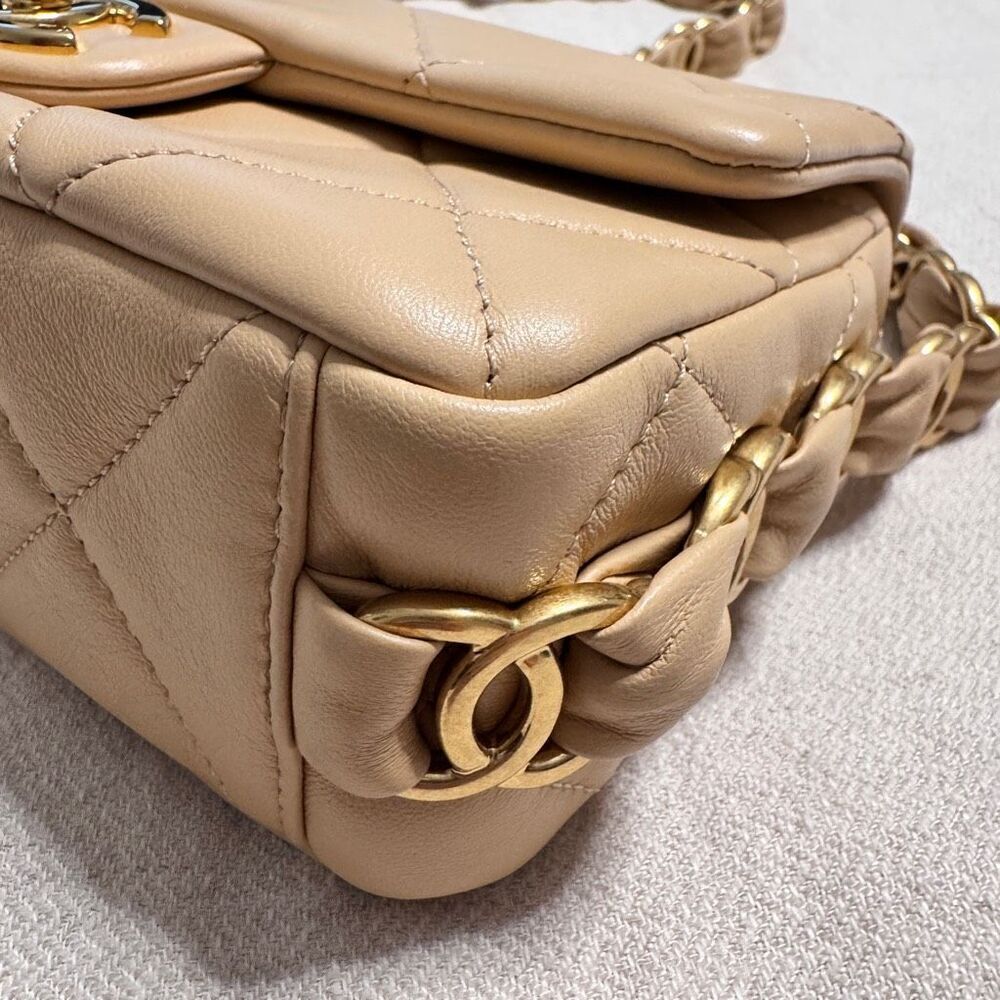 Chanel 24K Small Flap Bag Beige Quilted with CC Strap - Picture 4 of 16